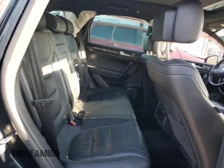 2014 Volkswagen Touareg X z VIN WVGEP9BP5ED008560, wystawiony jako Copart lot #52767595 z przebiegiem Nie podano mil oraz Szkoda całkowita • Salvage title. Historia ofert i sprzedaży dostępna na DreamBid. Obrazek 12.