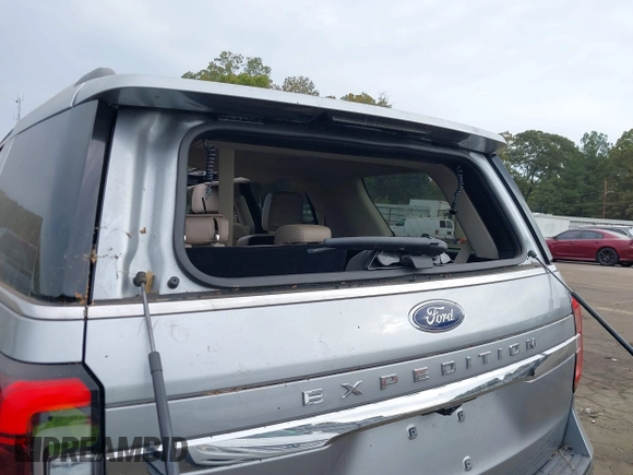 2022 Ford Expedition Limited with VIN 1FMJU1KT4NEA05973, listed as a IAAI auction lot 40744166 with 22,852 mi miles. Bid and sale history available at carsss.com. Image 18.