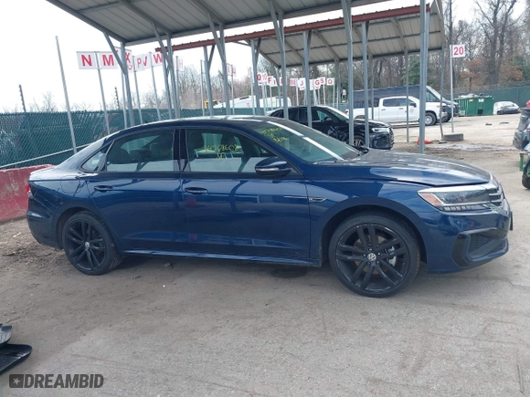 2021 Volkswagen Passat 2.0T R-Line with VIN 1VWMA7A35MC018415, listed as a IAAI auction lot 41908608 with 61,669 mi miles. Bid and sale history available at carsss.com. Image 13.