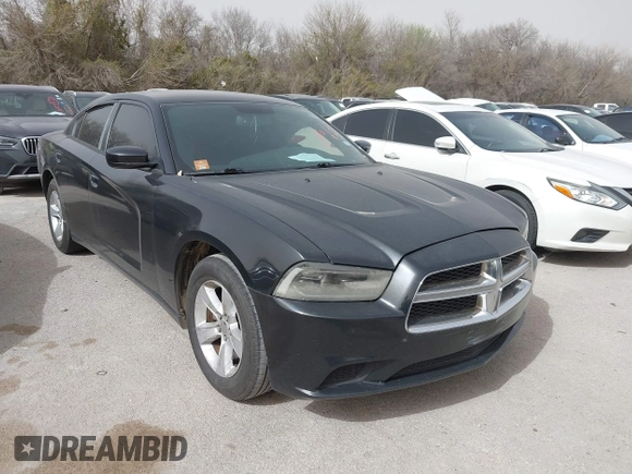 2013 Dodge Charger SE z VIN 2C3CDXBG8DH613669, wystawiony jako IAAI lot #41810048 z przebiegiem 194 428 mil mil oraz . Historia ofert i sprzedaży dostępna na DreamBid. Obrazek 1.