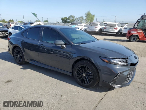 2025 Toyota Camry LE z VIN 4T1DAACK1SU539963, wystawiony jako Copart lot #57273015 z przebiegiem 991 mil mil oraz Szkoda całkowita • Salvage title. Historia ofert i sprzedaży dostępna na DreamBid. Obrazek 4.
