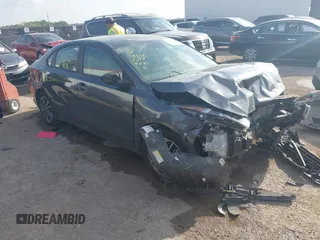 2023 Kia Forte LXS z VIN 3KPF24AD0PE508306, wystawiony jako IAAI lot #42061914 z przebiegiem 17 153 mil mil oraz . Historia ofert i sprzedaży dostępna na DreamBid. Obrazek 1.