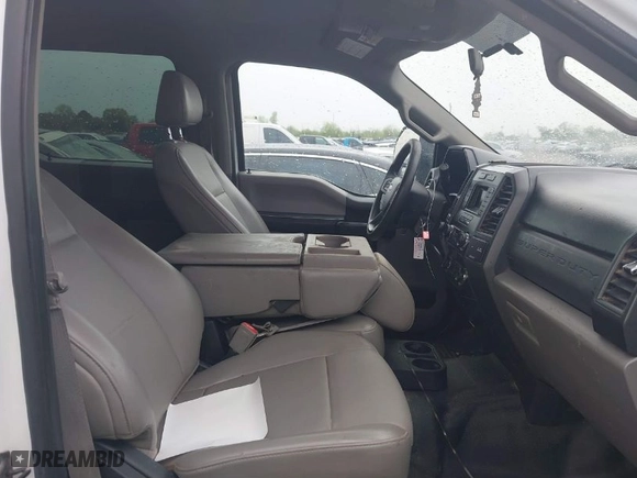 2017 Ford Super Duty F-250 SRW Lariat with VIN 1FT7W2B62HEF11136, listed as a IAAI auction lot 41892510 with 166,165 mi miles. Bid and sale history available at carsss.com. Image 5.