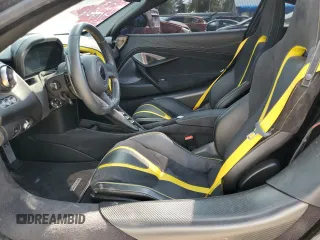 2018 McLaren 720S z VIN SBM14DCA2JW000849, wystawiony jako Copart lot #71075974 z przebiegiem Nie podano mil oraz Szkody całkowita. Historia ofert i sprzedaży dostępna na DreamBid. Obrazek 7.