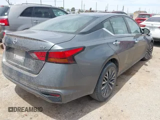 2023 Nissan Altima SV z VIN 1N4BL4DV3PN317528, wystawiony jako IAAI lot #42130756 z przebiegiem 73 037 mil mil oraz . Historia ofert i sprzedaży dostępna na DreamBid. Obrazek 4.