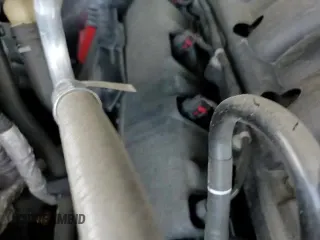 2021 Chevrolet Suburban Premier z VIN 1GNSKFKD9MR154950, wystawiony jako Copart lot #56714305 z przebiegiem 98 760 mil mil oraz Szkoda całkowita • Salvage title. Historia ofert i sprzedaży dostępna na DreamBid. Obrazek 14.