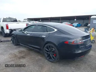 2016 Tesla Model S 90D z VIN 5YJSA1E4XGF171681, wystawiony jako IAAI lot #41836005 z przebiegiem 81 063 mil mil oraz . Historia ofert i sprzedaży dostępna na DreamBid. Obrazek 3.