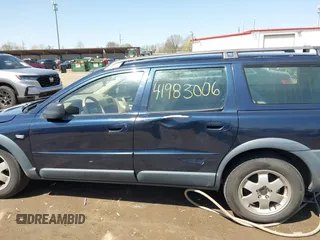 2002 Volvo V70 with VIN YV1SZ58DX21075265, listed as a IAAI auction lot 41983006 with 180,393 mi miles. Bid and sale history available at carsss.com. Image 14.