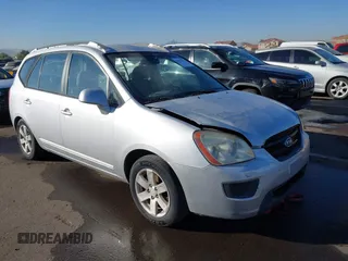 2007 Kia Rondo LX with VIN KNAFG526477070359, listed as a IAAI auction lot 40938877 with 181,469 mi miles. Bid and sale history available at carsss.com. Image 1.