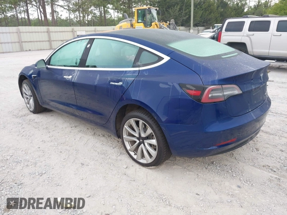 2018 Tesla Model 3 Long Range Battery z VIN 5YJ3E1EBXJF088444, wystawiony jako IAAI lot #42072860 z przebiegiem 46 063 mil mil oraz . Historia ofert i sprzedaży dostępna na DreamBid. Obrazek 3.