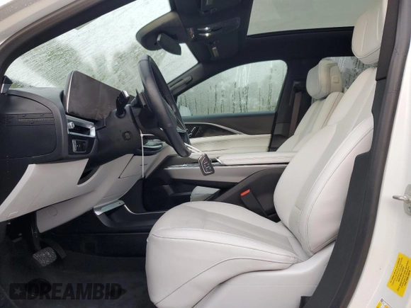 2024 Cadillac LYRIQ Sport z VIN 1GYKPTRK3RZ114328, wystawiony jako Copart lot #44822765 z przebiegiem 14 338 mil mil oraz Tytuł czysty. Historia ofert i sprzedaży dostępna na DreamBid. Obrazek 7.