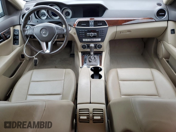 2012 Mercedes-Benz C 350 z VIN WDDGF8JB9CA710837, wystawiony jako Copart lot #82681474 z przebiegiem 130 815 mil mil oraz Szkoda całkowita • Salvage title. Historia ofert i sprzedaży dostępna na DreamBid. Obrazek 8.