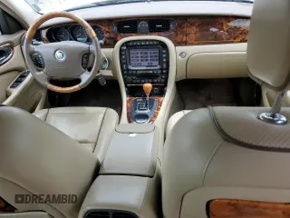 2008 Jaguar XJ Vanden Plas with VIN SAJWA82BX8SH27607, listed as a Copart auction lot 60913674 with 51,951 mi miles and Salvage Title. Bid and sale history available at carsss.com. Image 8.