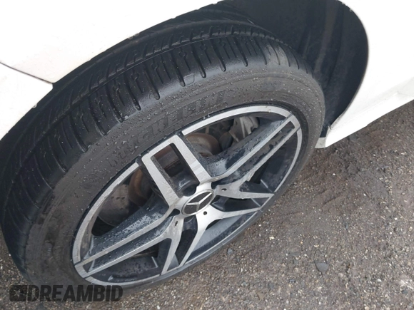2014 Mercedes-Benz E 550 Sport with VIN WDDHF9BBXEA940995, listed as a IAAI auction lot 41872452 with 50,451 mi miles and . Bid and sale history available at DreamBid. Image 12.