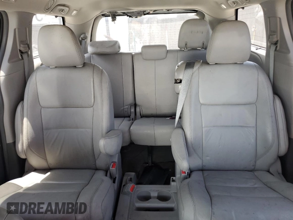 2015 Toyota Sienna XLE z VIN 5TDYK3DC3FS631916, wystawiony jako Copart lot #57876815 z przebiegiem 76 986 mil mil oraz Czysty tytuł • Clean title. Historia ofert i sprzedaży dostępna na DreamBid. Obrazek 10.