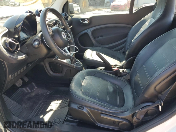 2016 Smart fortwo Passion z VIN WMEFJ5DA6GK064695, wystawiony jako Copart lot #53528315 z przebiegiem 53 508 mil mil oraz Szkody całkowita. Historia ofert i sprzedaży dostępna na DreamBid. Obrazek 7.