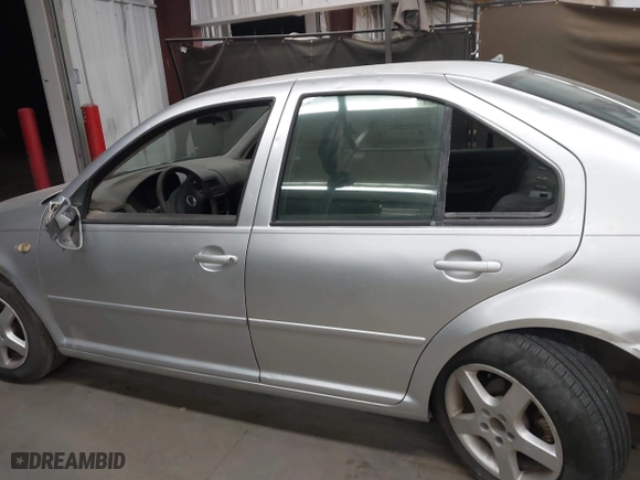 2000 Volkswagen New Jetta GL with VIN 3VWRF29M9YM024990, listed as a IAAI auction lot 41891273 with 204,016 mi miles. Bid and sale history available at carsss.com. Image 14.