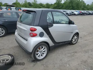 2008 Smart fortwo Pure z VIN WMEEJ31XX8K195221, wystawiony jako Copart lot #57217555 z przebiegiem 54 525 mil mil oraz Tytuł czysty. Historia ofert i sprzedaży dostępna na DreamBid. Obrazek 3.