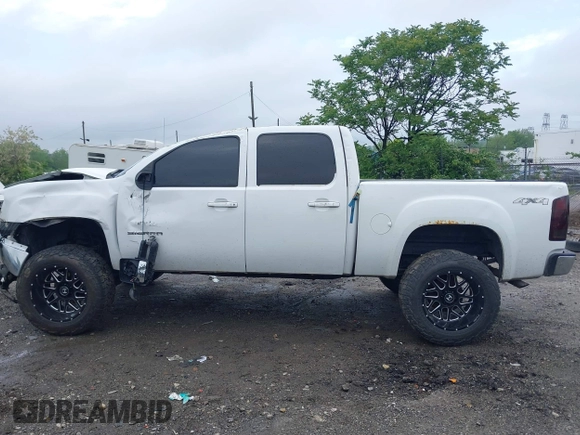 2010 GMC Sierra 1500 SLT z VIN 3GTRKWE35AG157530, wystawiony jako IAAI lot #42200182 z przebiegiem Nie podano mil oraz . Historia ofert i sprzedaży dostępna na DreamBid. Obrazek 13.