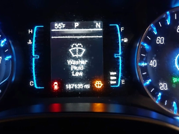 2017 Chrysler Pacifica Touring-L with VIN 2C4RC1BGXHR656447, listed as a IAAI auction lot 41046799 with 187,135 mi miles. Bid and sale history available at carsss.com. Image 7.