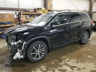 2018 Toyota Highlander SE z VIN 5TDJZRFH5JS531012, wystawiony jako Copart lot #47340415 z przebiegiem 136 530 mil mil oraz Szkoda całkowita • Salvage title. Historia ofert i sprzedaży dostępna na DreamBid. Obrazek 1.