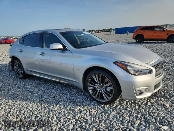 2018 Infiniti Q70 Luxe with VIN JN1BY1PR1JM370561, listed as a Copart auction lot 59784945 with 95,976 mi miles and Non repairable. Bid and sale history available at DreamBid. Image 4.