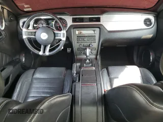 2014 Ford Mustang V6 z VIN 1ZVBP8AM9E5295336, wystawiony jako Copart lot #60023635 z przebiegiem 81 855 mil mil oraz Szkoda całkowita • Salvage title. Historia ofert i sprzedaży dostępna na DreamBid. Obrazek 8.