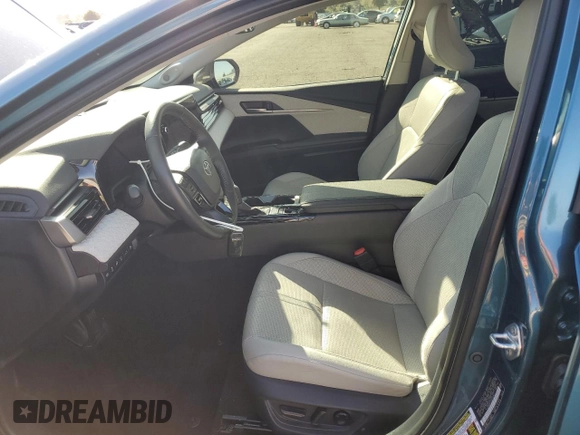 2025 Toyota Camry LE z VIN 4T1DBADK3SU502862, wystawiony jako Copart lot #51853575 z przebiegiem 31 601 mil mil oraz Szkoda całkowita • Salvage title. Historia ofert i sprzedaży dostępna na DreamBid. Obrazek 7.