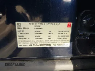 2014 Tesla Model S 60 z VIN 5YJSA1H11EFP30596, wystawiony jako IAAI lot #42235901 z przebiegiem 143 837 mil mil oraz . Historia ofert i sprzedaży dostępna na DreamBid. Obrazek 9.
