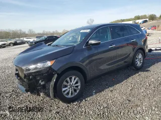 2019 Kia Sorento LX z VIN 5XYPG4A57KG482846, wystawiony jako Copart lot #50892865 z przebiegiem 121 803 mil mil oraz Szkody całkowita. Historia ofert i sprzedaży dostępna na DreamBid. Obrazek 1.