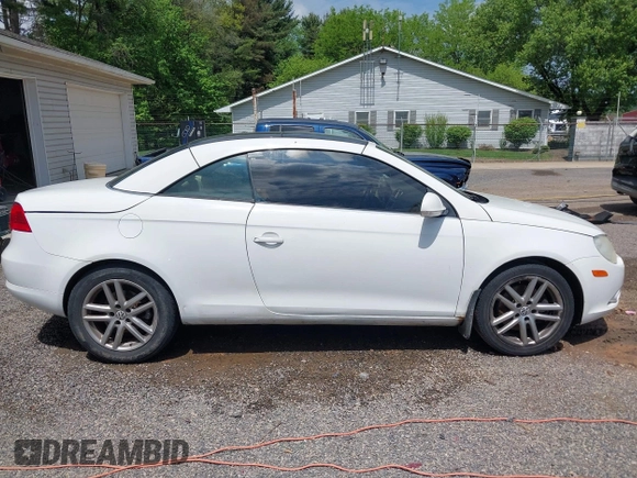 2008 Volkswagen Eos Lux z VIN WVWFA71F88V018635, wystawiony jako IAAI lot #42220306 z przebiegiem 155 448 mil mil oraz . Historia ofert i sprzedaży dostępna na DreamBid. Obrazek 13.
