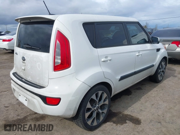 2013 Kia Soul ! with VIN KNDJT2A67D7546771, listed as a IAAI auction lot 41494414 with 135,810 mi miles. Bid and sale history available at carsss.com. Image 4.