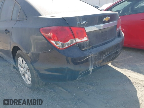 2015 Chevrolet Cruze LS z VIN 1G1PA5SG4F7236064, wystawiony jako IAAI lot #39160732 z przebiegiem 112 136 mil mil oraz . Historia ofert i sprzedaży dostępna na DreamBid. Obrazek 4.