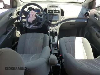 2016 Chevrolet Sonic LT z VIN 1G1JC6SHXG4175711, wystawiony jako Copart lot #55358605 z przebiegiem 59 422 mil mil oraz Szkoda całkowita • Salvage title. Historia ofert i sprzedaży dostępna na DreamBid. Obrazek 8.