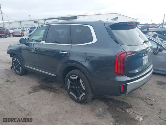 2024 Kia Telluride S with VIN 5XYP6DGC2RG474172, listed as a IAAI auction lot 41190411 with 8,148 mi miles. Bid and sale history available at carsss.com. Image 3.