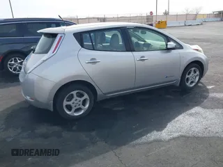 2011 Nissan LEAF SL-e with VIN JN1AZ0CP0BT009059, listed as a IAAI auction lot 41732005 with 98,066 mi miles. Bid and sale history available at carsss.com. Image 4.