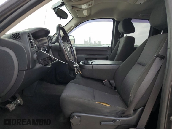 2010 Chevrolet Silverado 1500 LT with VIN 1GCSKSE33AZ115058, listed as a Copart auction lot 55384325 with 170,468 mi miles and Clean Title. Bid and sale history available at DreamBid. Image 7.