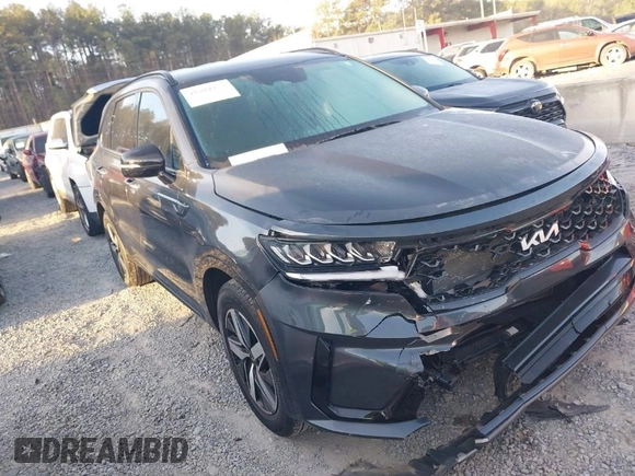 2022 Kia Sorento S with VIN 5XYRL4LC7NG151222, listed as a IAAI auction lot 41804977 with 17,052 mi miles. Bid and sale history available at carsss.com. Image 1.