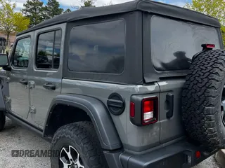 2022 Jeep Wrangler Unlimited Rubicon z VIN 1C4HJXFNXNW745921, wystawiony jako Copart lot #60096775 z przebiegiem 100 mil mil oraz Czysty tytuł • Clean title. Historia ofert i sprzedaży dostępna na DreamBid. Obrazek 3.