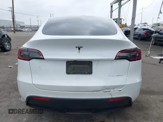 2022 Tesla Model Y Long Range with VIN 7SAYGDEE3NF518061, listed as a IAAI auction lot 41896233 with 34,714 mi miles and . Bid and sale history available at carsss.com. Image 16.