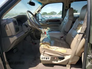 2000 Ford Excursion Limited z VIN 1FMNU43S0YED45957, wystawiony jako Copart lot #54367875 z przebiegiem 155 863 mil mil oraz Czysty tytuł • Clean title. Historia ofert i sprzedaży dostępna na DreamBid. Obrazek 7.