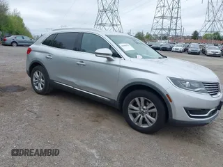 2016 Lincoln MKX Premiere z VIN 2LMTJ6JRXGBL59018, wystawiony jako IAAI lot #42048931 z przebiegiem 131 243 mil mil oraz . Historia ofert i sprzedaży dostępna na DreamBid. Obrazek 1.