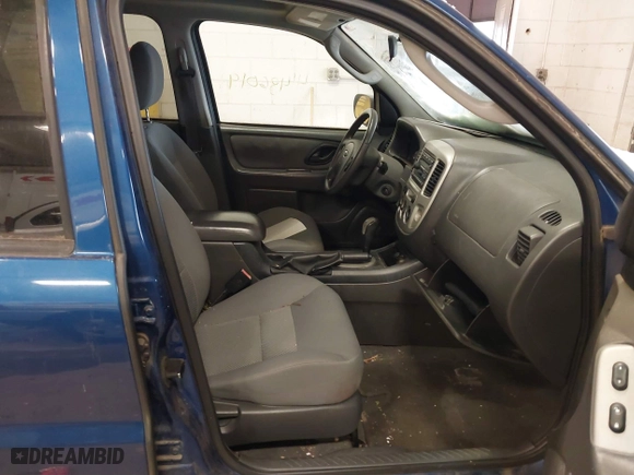 2007 Ford Escape XLT with VIN 1FMYU931X7KB35707, listed as a IAAI auction lot 41488192 with 144,285 mi miles. Bid and sale history available at carsss.com. Image 5.