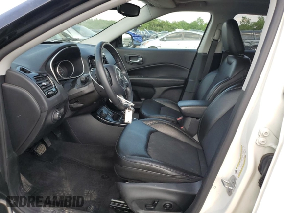 2019 Jeep Compass Latitude z VIN 3C4NJDBB2KT696732, wystawiony jako Copart lot #60519335 z przebiegiem 85 436 mil mil oraz Szkoda całkowita • Salvage title. Historia ofert i sprzedaży dostępna na DreamBid. Obrazek 7.