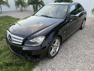 2012 Mercedes-Benz C 250 Sport z VIN WDDGF4HB2CA628429, wystawiony jako Copart lot #64523745 z przebiegiem 122 795 mil mil oraz Czysty tytuł • Clean title. Historia ofert i sprzedaży dostępna na DreamBid. Obrazek 2.