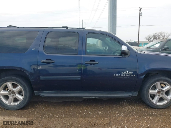 2009 Chevrolet Suburban LT w/2LT with VIN 1GNFC26JX9R280829, listed as a IAAI auction lot 41551580 with 214,351 mi miles. Bid and sale history available at carsss.com. Image 13.
