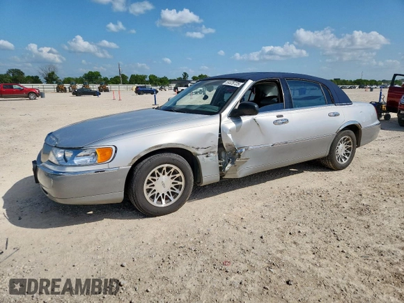 2000 Lincoln Town Car Signature with VIN 1LNHM82W9YY774120, listed as a Copart auction lot 59328725 with 137,910 mi miles and Salvage title. Bid and sale history available at DreamBid. Image 1.
