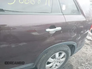 2012 Kia Sorento LX with VIN 5XYKTCA67CG279160, listed as a IAAI auction lot 41415081 with 999,999 mi miles. Bid and sale history available at carsss.com. Image 6.