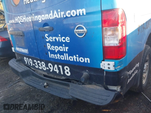 2021 Nissan NV Cargo SV z VIN 1N6BF0KY3MN800985, wystawiony jako IAAI lot #41237984 z przebiegiem 120 472 mil mil oraz . Historia ofert i sprzedaży dostępna na DreamBid. Obrazek 6.