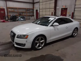 2008 Audi A5 z VIN WAUDK78T58A030231, wystawiony jako IAAI lot #42084381 z przebiegiem 136 049 mil mil oraz . Historia ofert i sprzedaży dostępna na DreamBid. Obrazek 2.